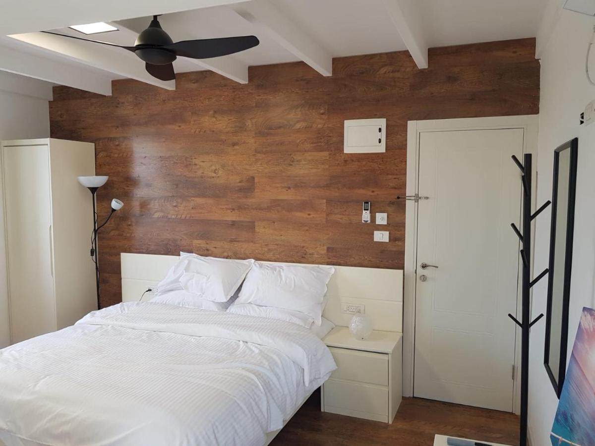 Boutique 22 Guest Rooms ไฮฟา ภายนอก รูปภาพ